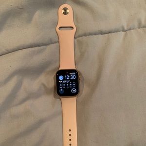 Apple Watch series 5 LTE AND GPS